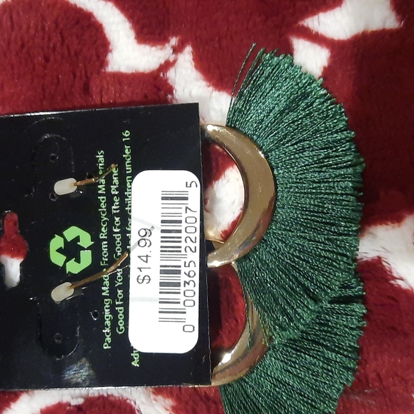 Fashionable statement Earrings - Picture 3 of 4